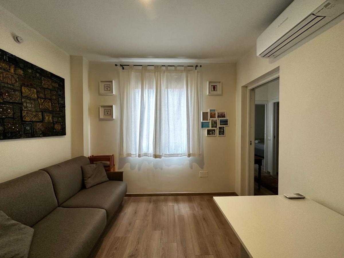 Extravaganza Room And Suite Apartment City Center 칼리아리 외부 사진